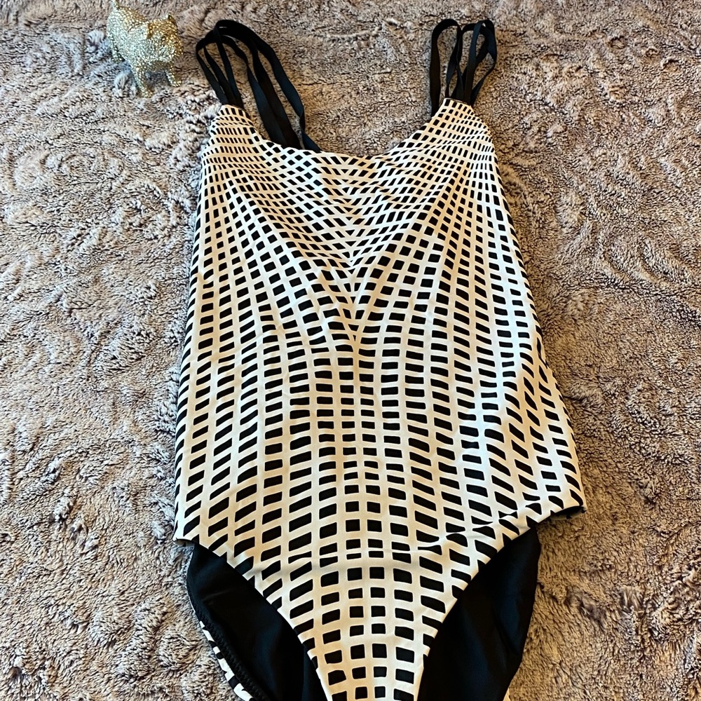 Lululemin Strappy Black & White Bathing Suit